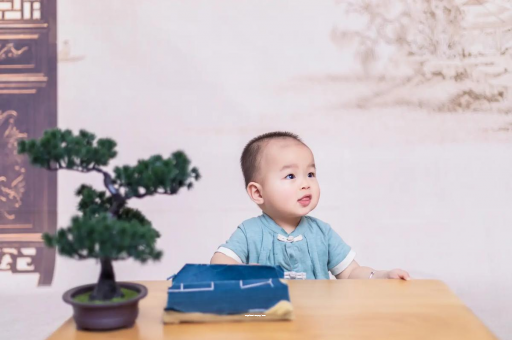 襄阳怀孕肚子中间凹两边凸