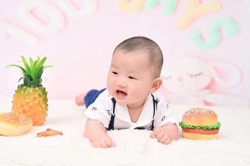 襄阳宝宝在妈妈肚子里